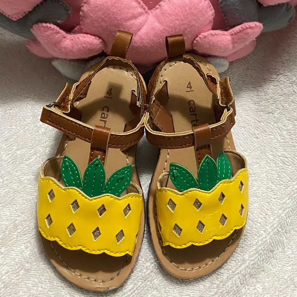 sandals used 5 times at most, practically new.